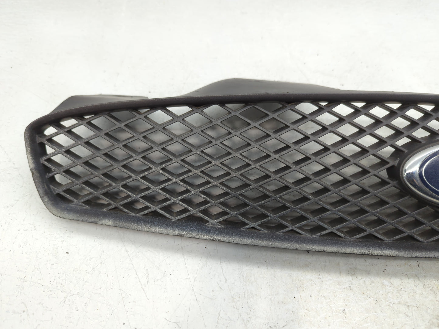 2004-2007 Ford Taurus Front Grille Bumper Not Included - Oemusedautoparts1.com