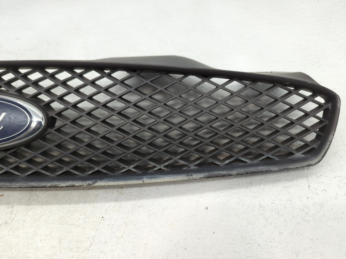 2004-2007 Ford Taurus Front Grille Bumper Not Included - Oemusedautoparts1.com