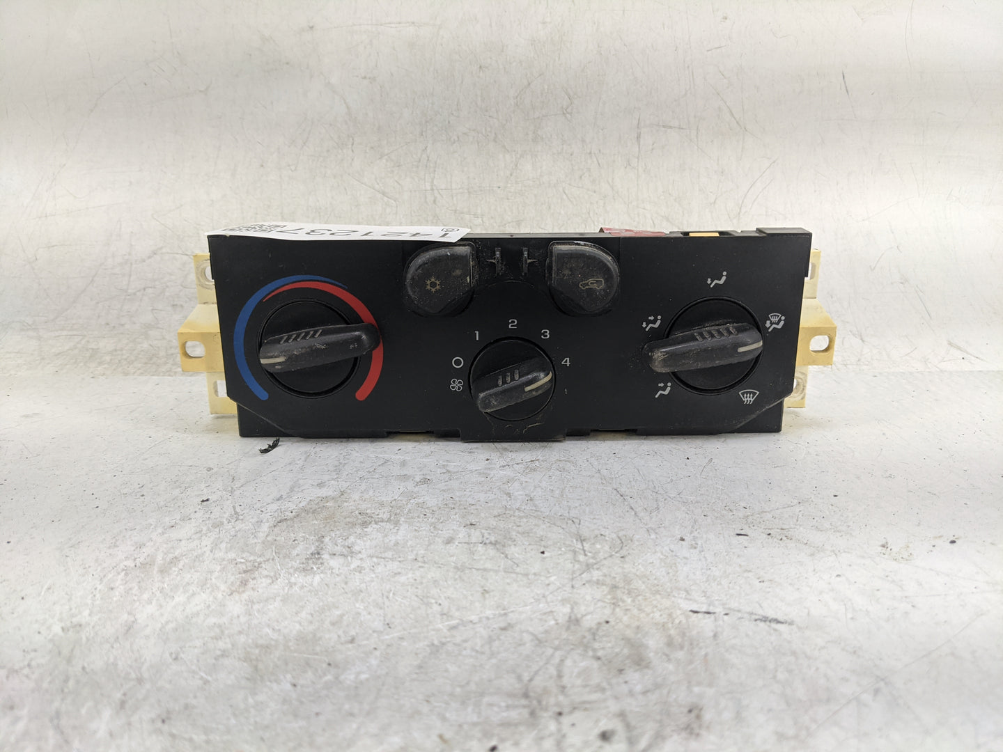 2004-2012 Gmc Canyon Climate Control Module Temperature AC/Heater Replacement P/N:15858833 Fits OEM Used Auto Parts - Oemuse
