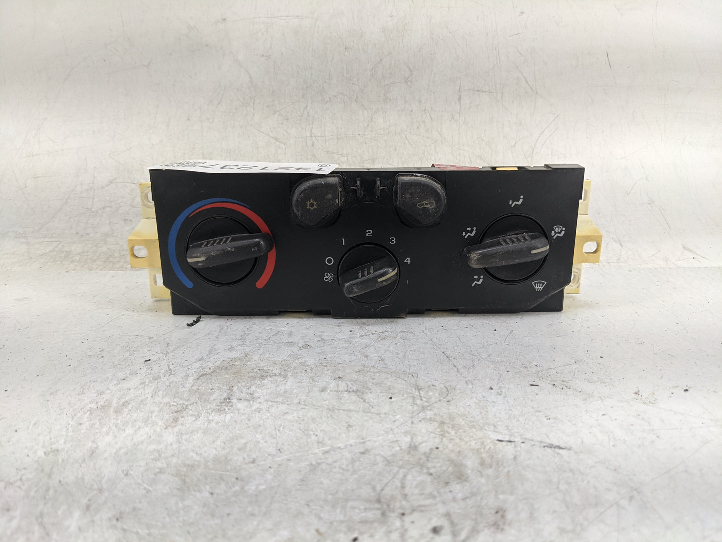 2004-2012 Gmc Canyon Climate Control Module Temperature AC/Heater Replacement P/N:15858833 Fits OEM Used Auto Parts - Oemuse