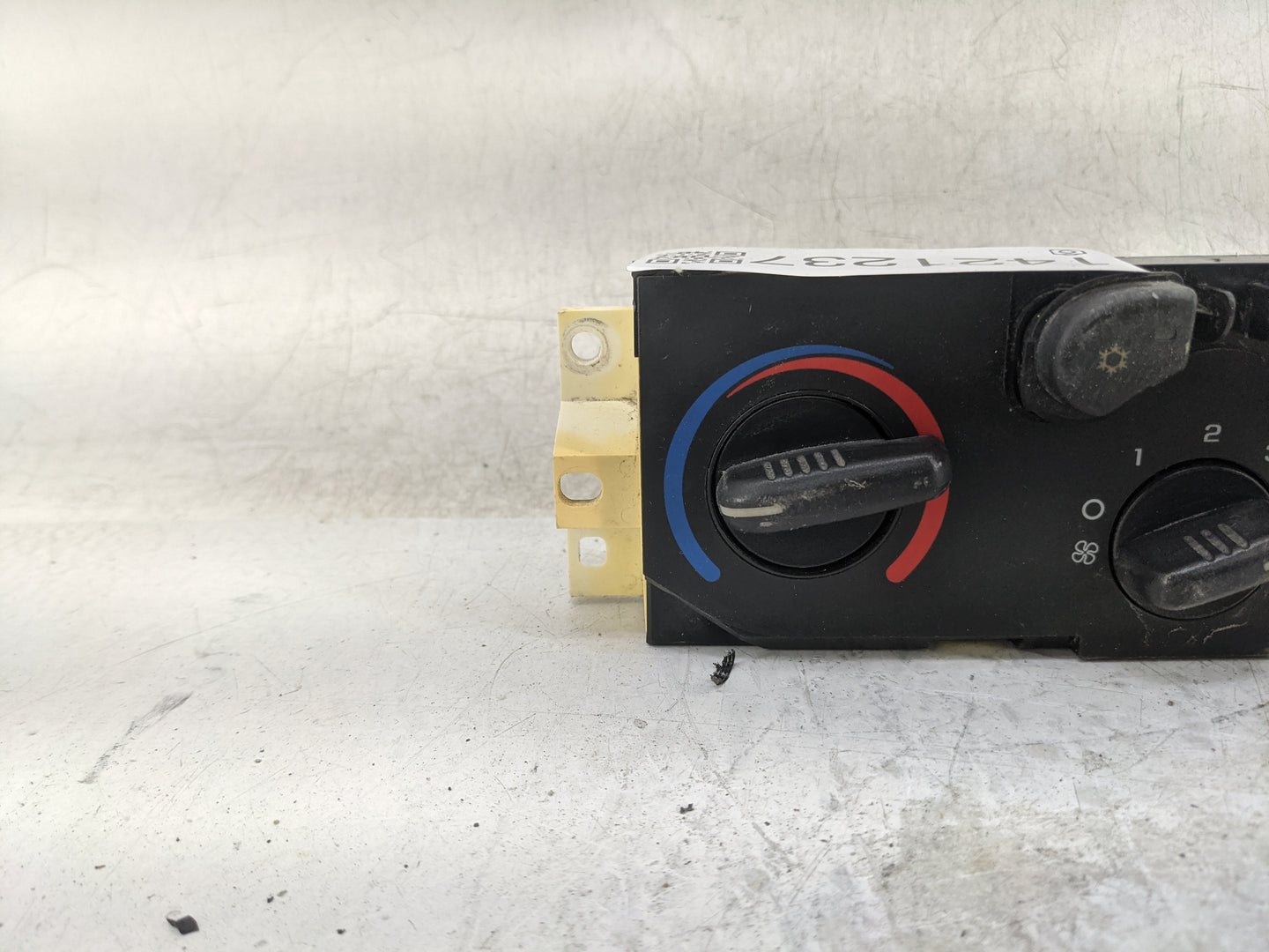 2004-2012 Gmc Canyon Climate Control Module Temperature AC/Heater Replacement P/N:15858833 Fits OEM Used Auto Parts - Oemuse