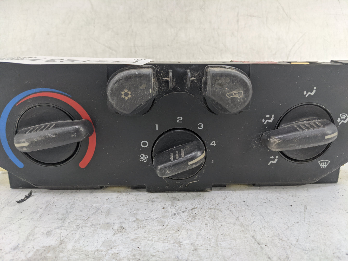 2004-2012 Gmc Canyon Climate Control Module Temperature AC/Heater Replacement P/N:15858833 Fits OEM Used Auto Parts - Oemuse