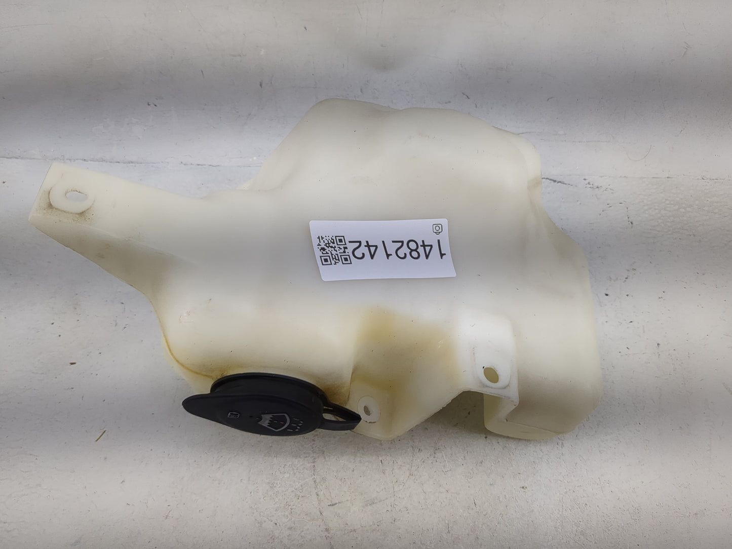 2004-2007 Gmc Canyon Windshield Washer Fluid Reservoir Bottle 1482142 - Oemusedautoparts1.com