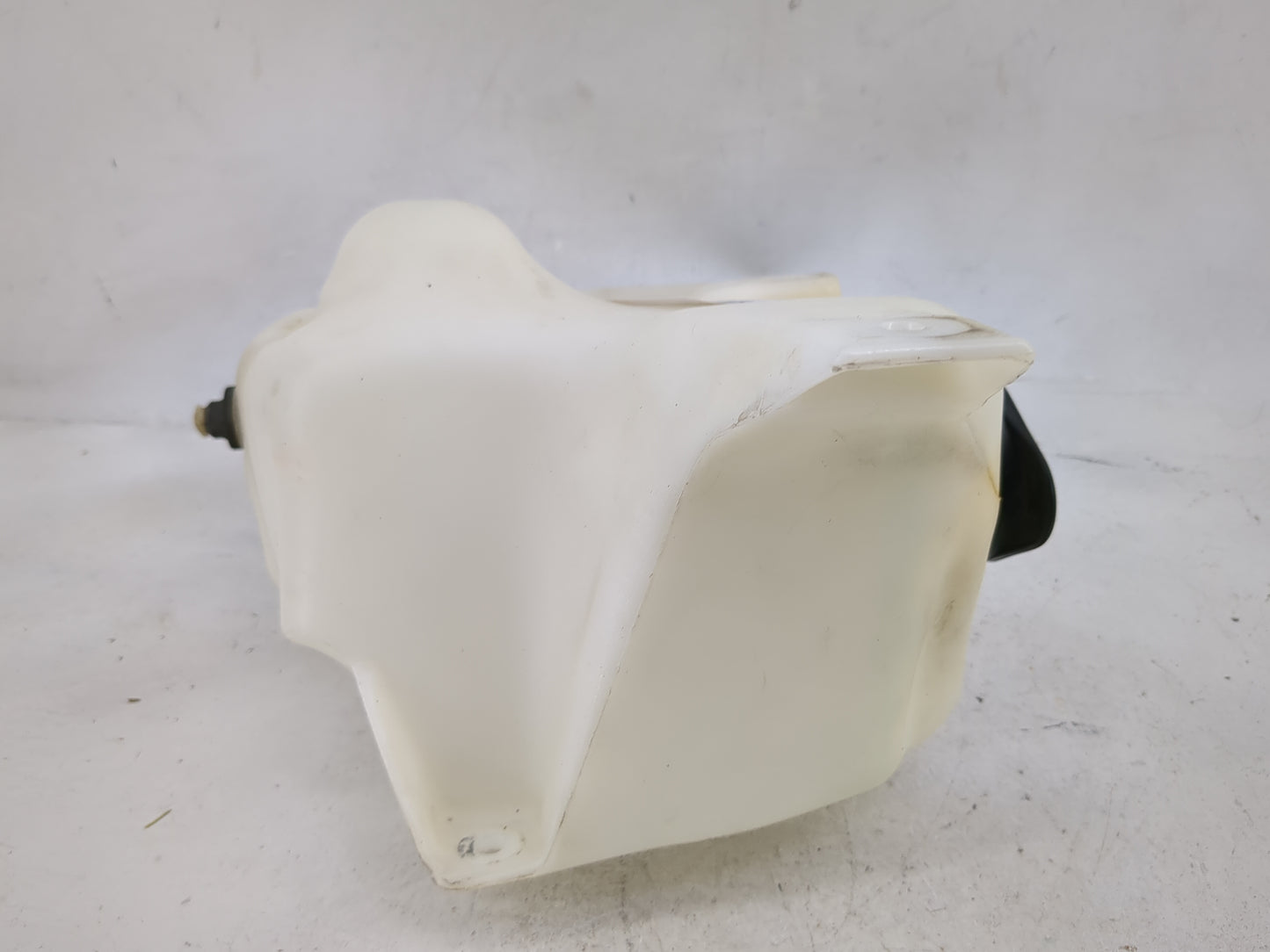 2004-2007 Gmc Canyon Windshield Washer Fluid Reservoir Bottle 1482142 - Oemusedautoparts1.com