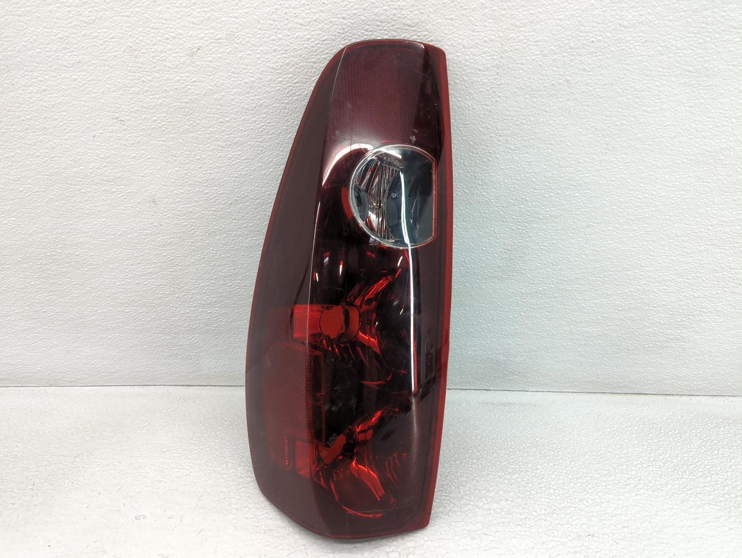 2004-2012 Gmc Canyon Tail Light Assembly Passenger Right OEM P/N:30426804 GM327-U000R Fits OEM Used Auto Parts - Oemusedauto