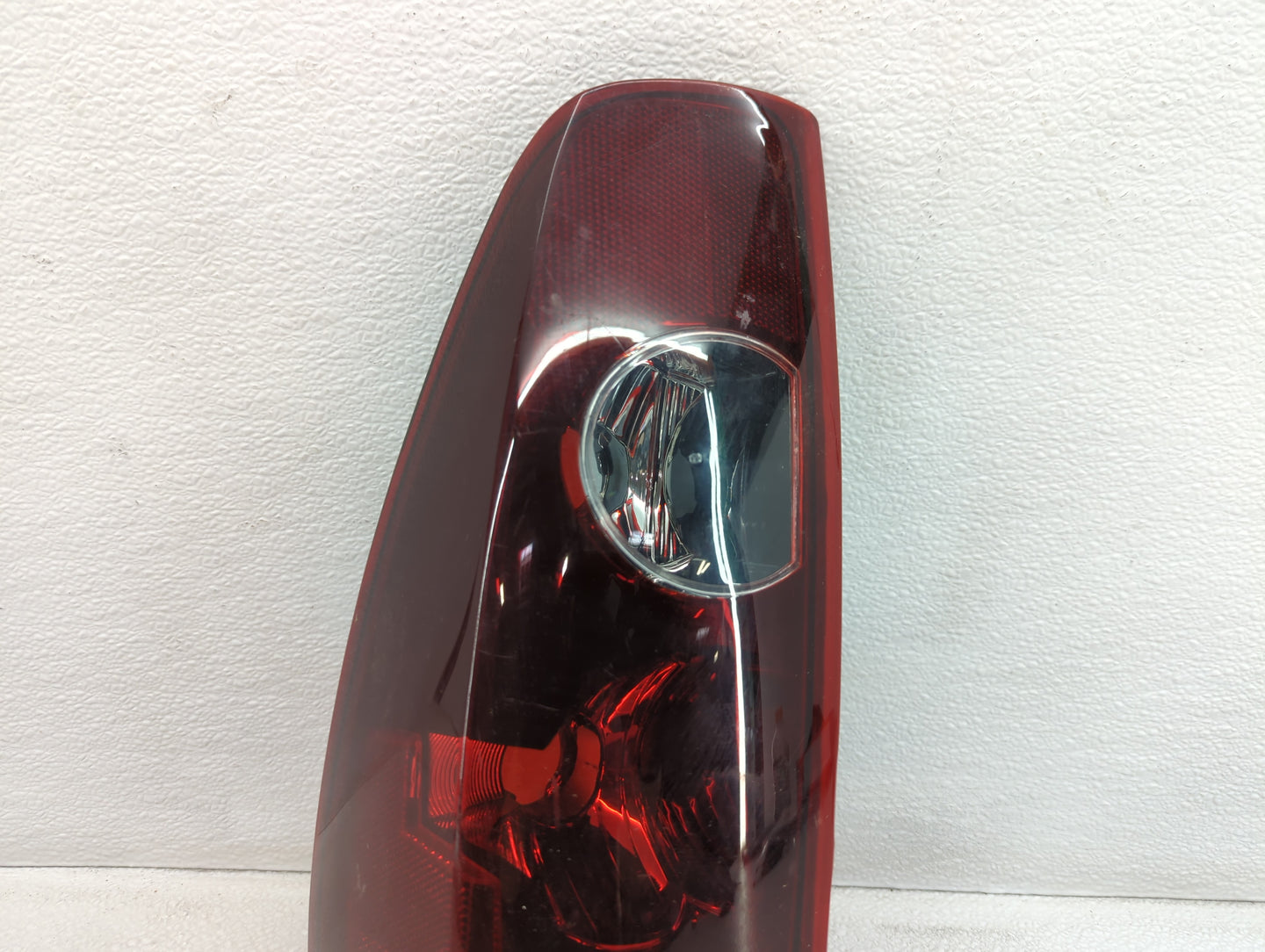 2004-2012 Gmc Canyon Tail Light Assembly Passenger Right OEM P/N:30426804 GM327-U000R Fits OEM Used Auto Parts - Oemusedauto