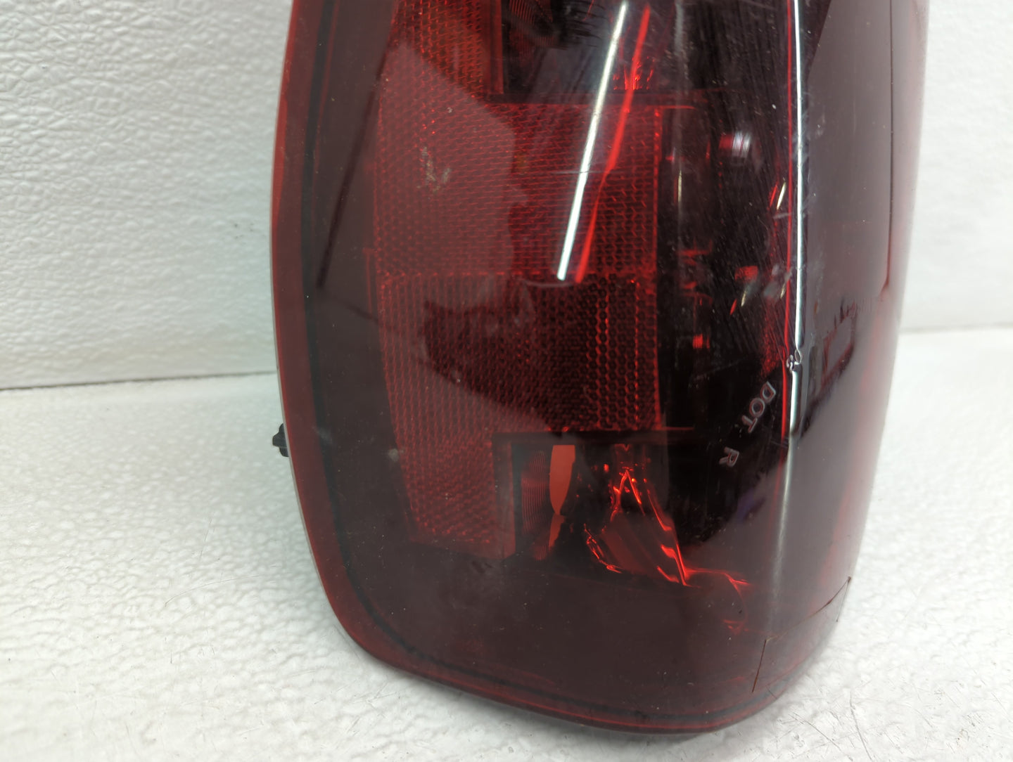2004-2012 Gmc Canyon Tail Light Assembly Passenger Right OEM P/N:30426804 GM327-U000R Fits OEM Used Auto Parts - Oemusedauto