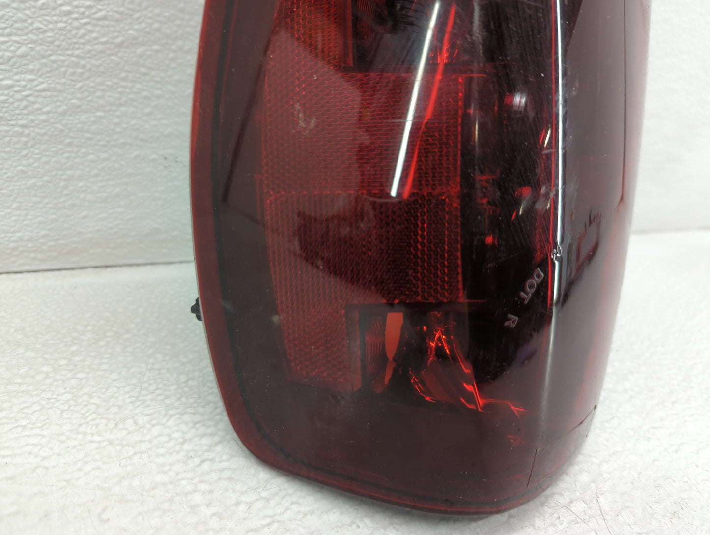 2004-2012 Gmc Canyon Tail Light Assembly Passenger Right OEM P/N:30426804 GM327-U000R Fits OEM Used Auto Parts - Oemusedauto