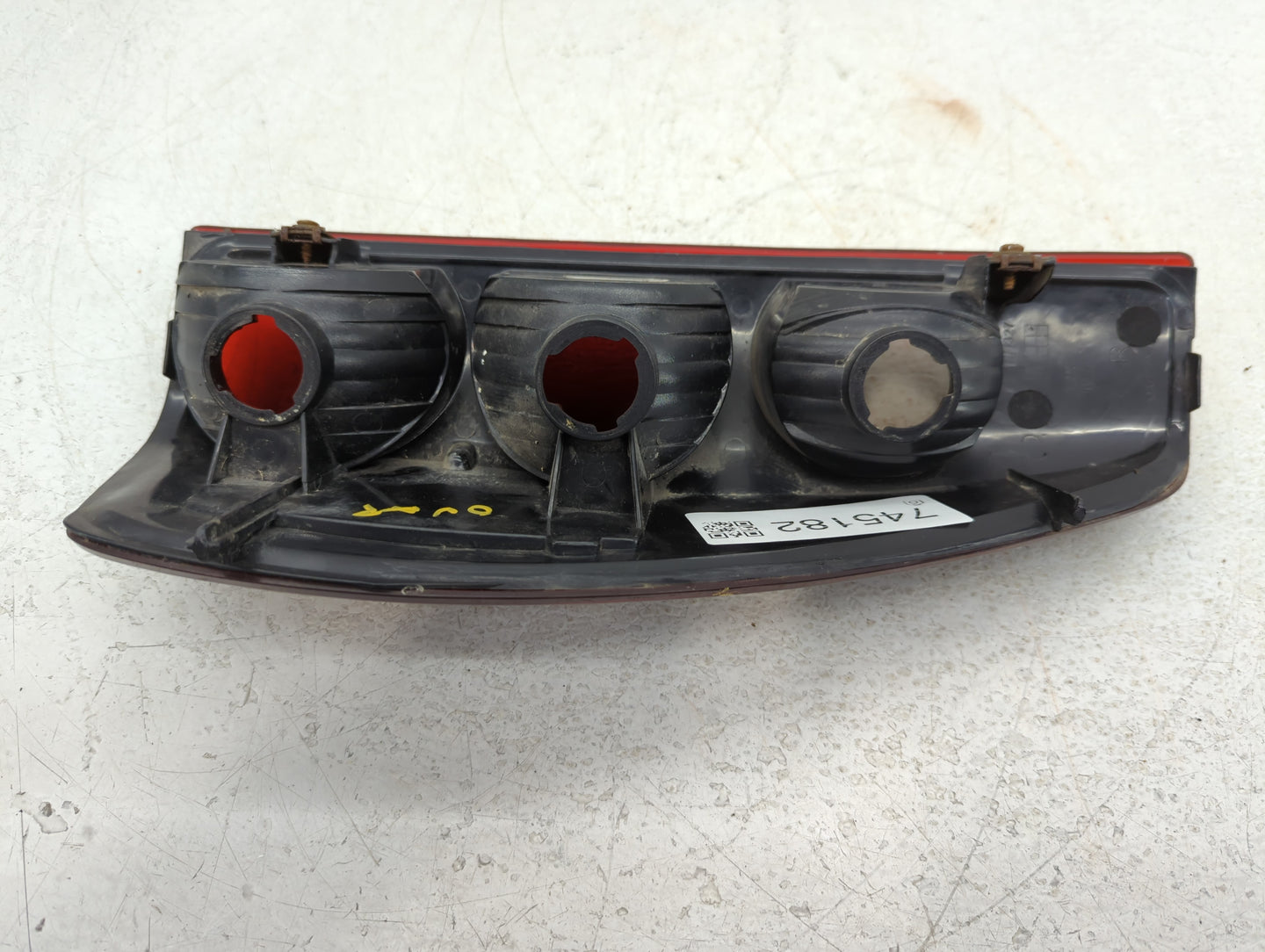 2004-2012 Gmc Canyon Tail Light Assembly Passenger Right OEM P/N:30426804 GM327-U000R Fits OEM Used Auto Parts - Oemusedauto