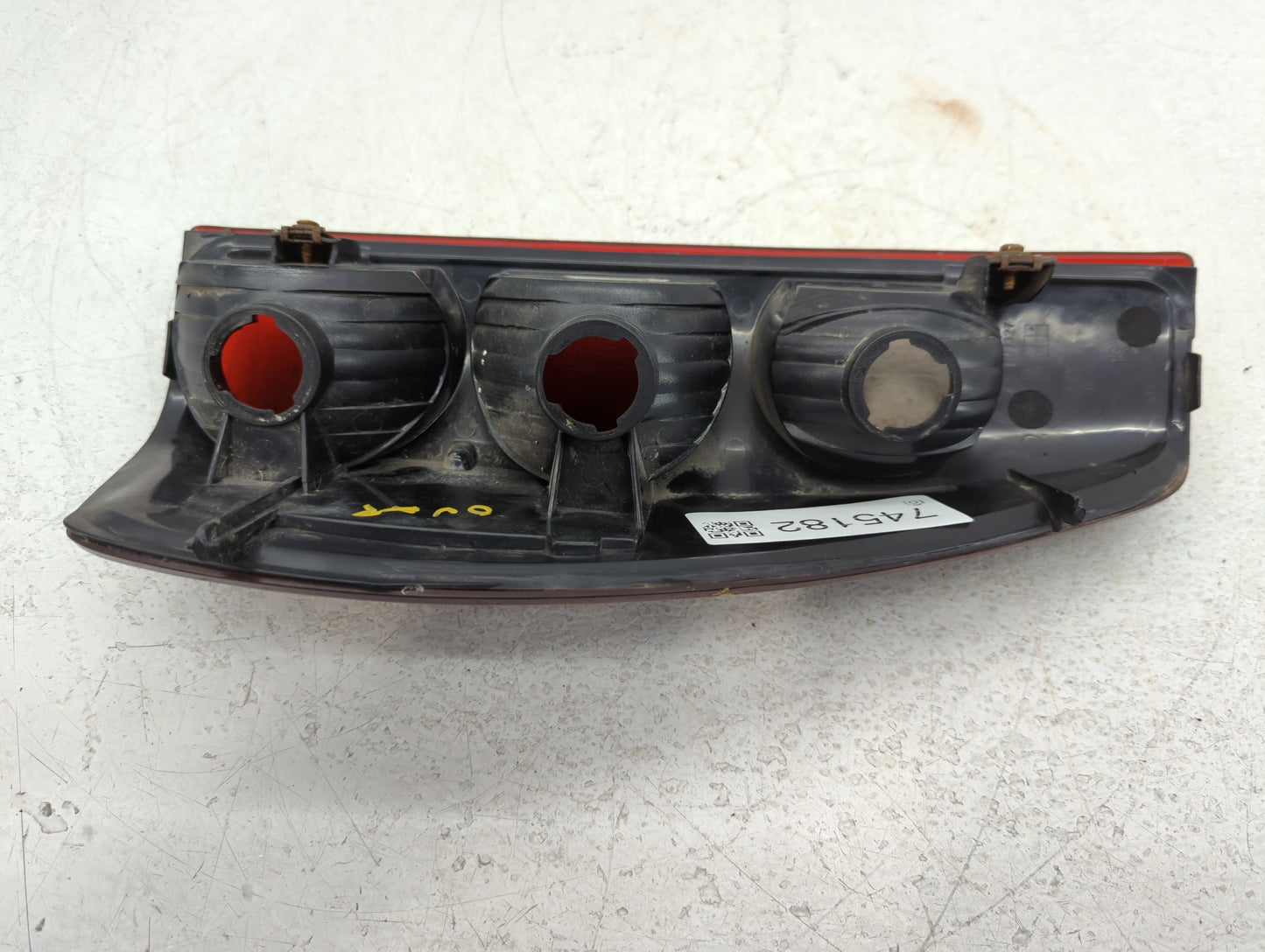 2004-2012 Gmc Canyon Tail Light Assembly Passenger Right OEM P/N:30426804 GM327-U000R Fits OEM Used Auto Parts - Oemusedauto
