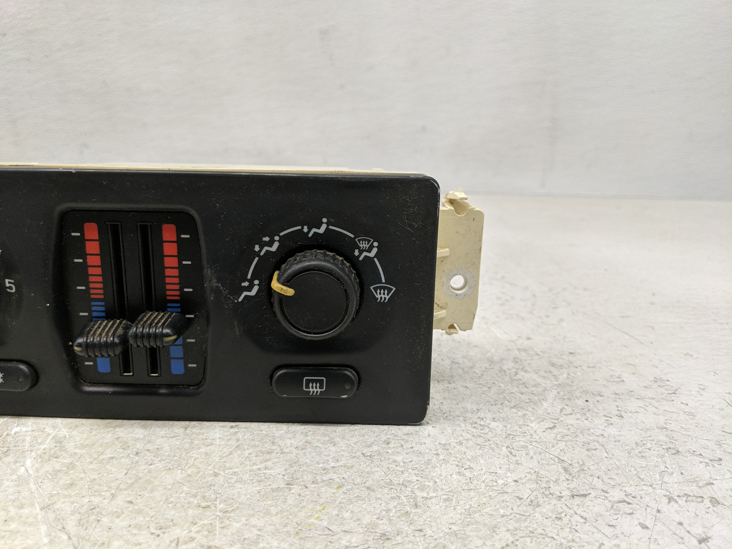2003-2009 Gmc Envoy Climate Control Module Temperature AC/Heater Replacement P/N:10395426 Fits OEM Used Auto Parts - Oemused