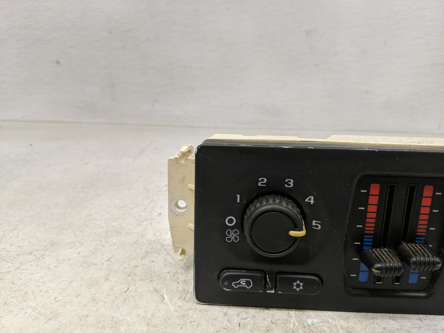 2003-2009 Gmc Envoy Climate Control Module Temperature AC/Heater Replacement P/N:10395426 Fits OEM Used Auto Parts - Oemused
