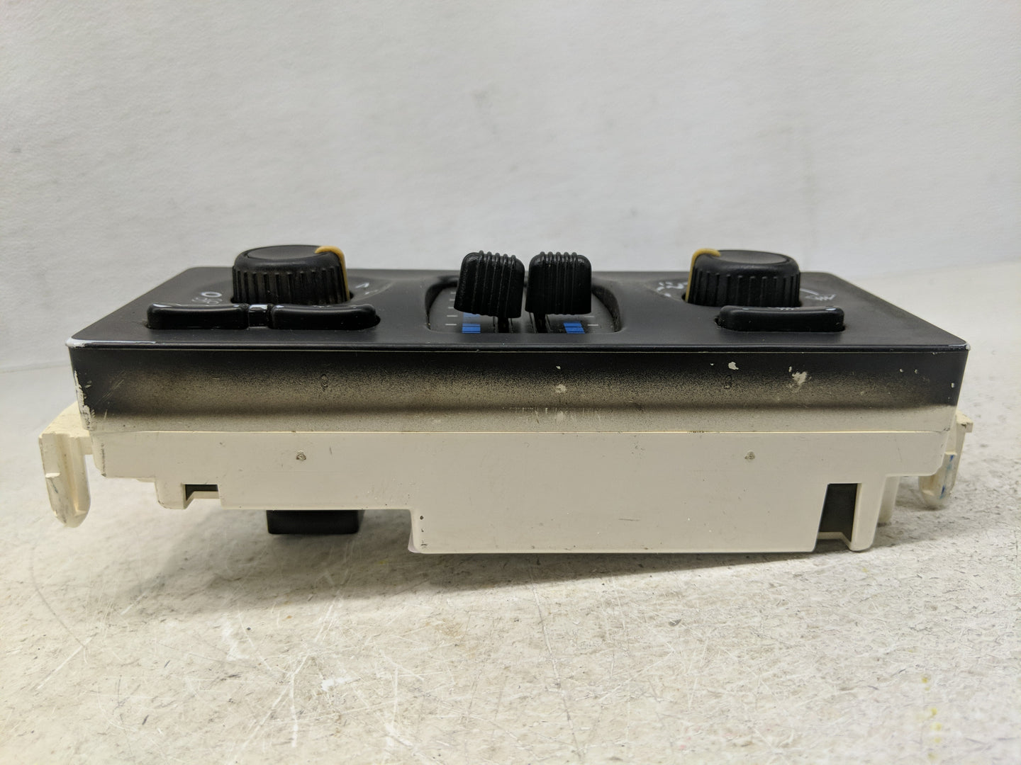 2003-2009 Gmc Envoy Climate Control Module Temperature AC/Heater Replacement P/N:10395426 Fits OEM Used Auto Parts - Oemused