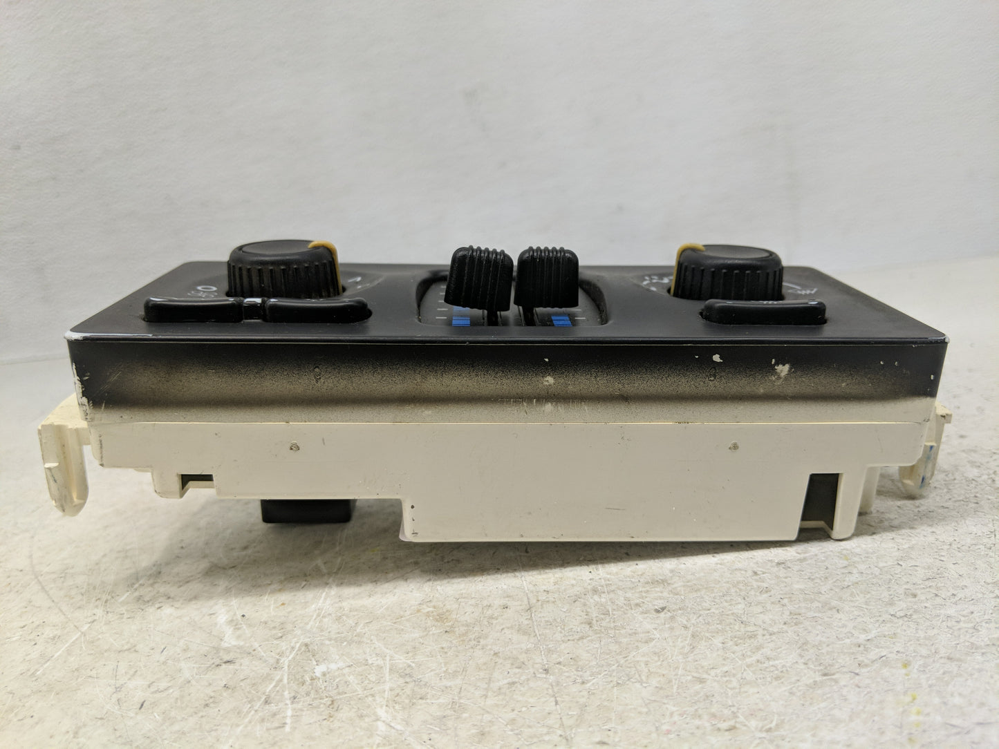 2003-2009 Gmc Envoy Climate Control Module Temperature AC/Heater Replacement P/N:10395426 Fits OEM Used Auto Parts - Oemused