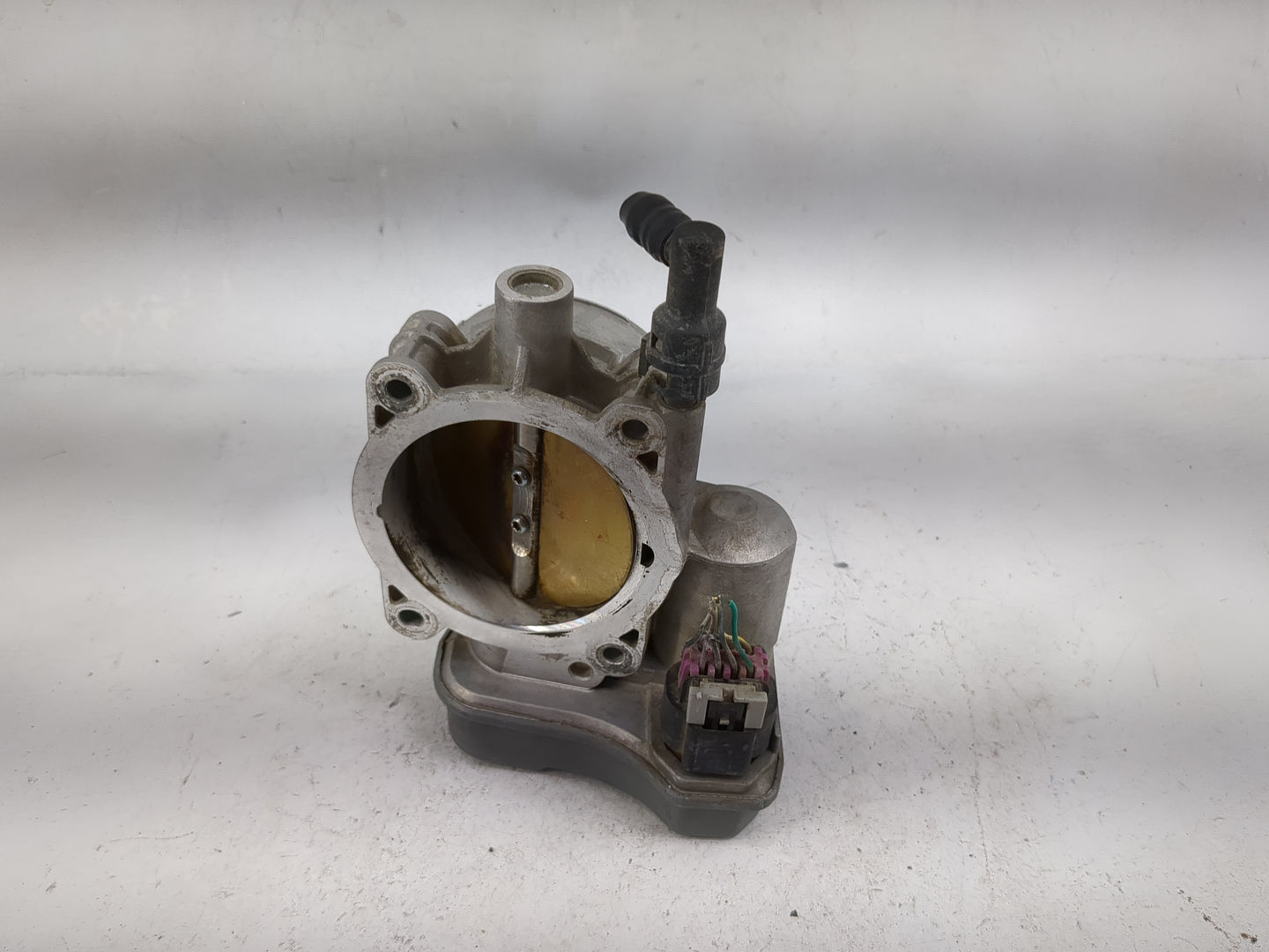 2003-2007 Gmc Envoy Throttle Body P/N:04607F0089 Fits Fits 2003 2004 2005 2006 2007 OEM Used Auto Parts - Oemusedautoparts1.