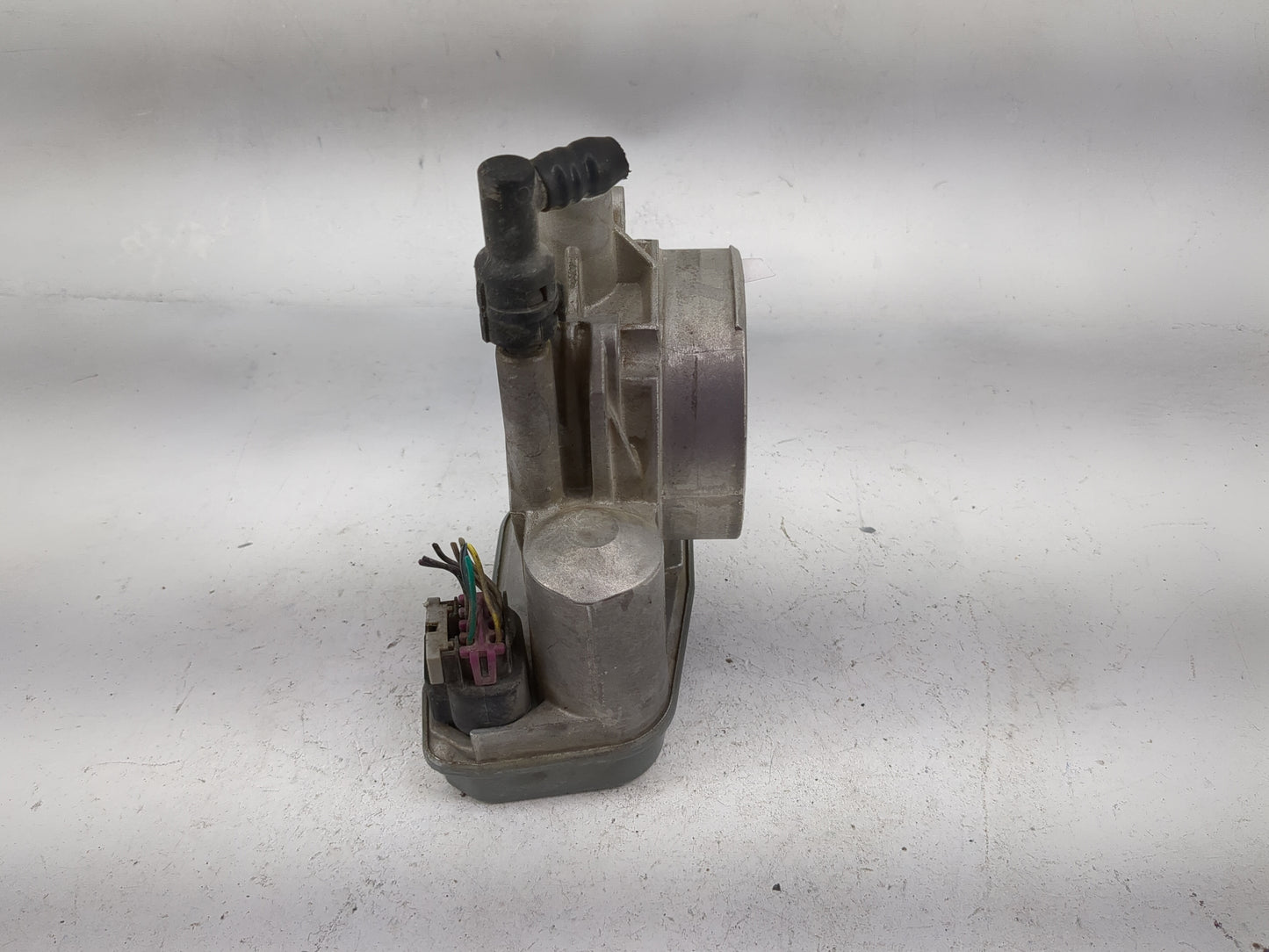 2003-2007 Gmc Envoy Throttle Body P/N:04607F0089 Fits Fits 2003 2004 2005 2006 2007 OEM Used Auto Parts - Oemusedautoparts1.