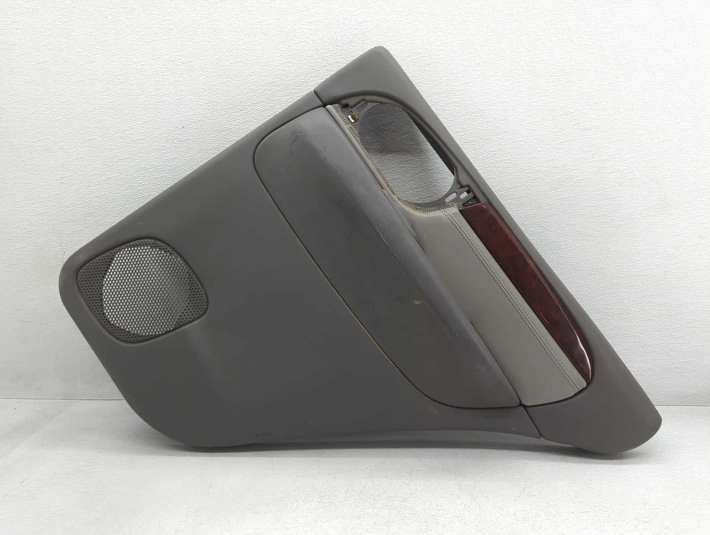 2006 Gmc Envoy Front Right Passenger Interior Door Panel Trim - Oemusedautoparts1.com