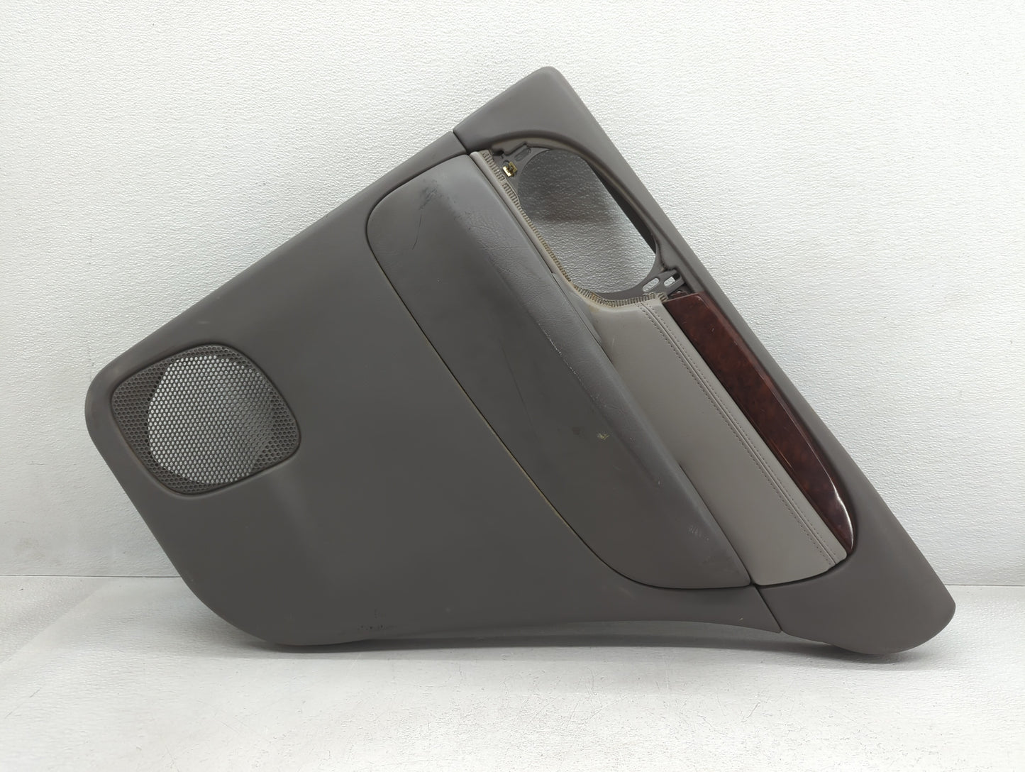 2006 Gmc Envoy Front Right Passenger Interior Door Panel Trim - Oemusedautoparts1.com