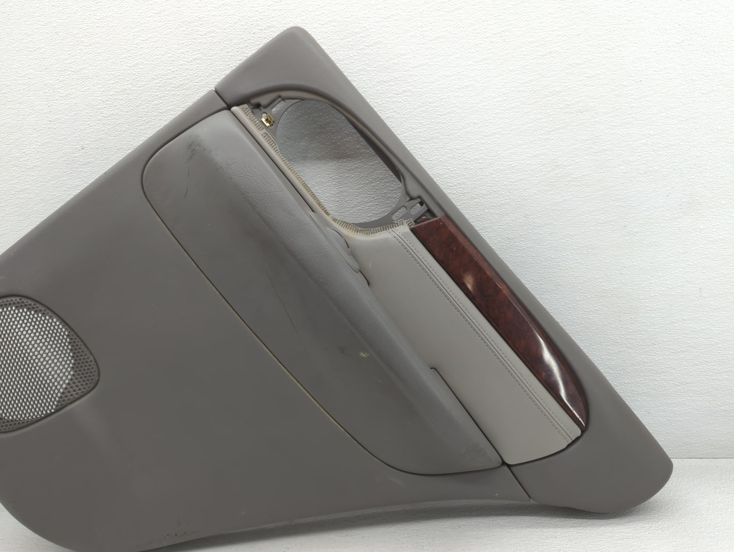 2006 Gmc Envoy Front Right Passenger Interior Door Panel Trim - Oemusedautoparts1.com