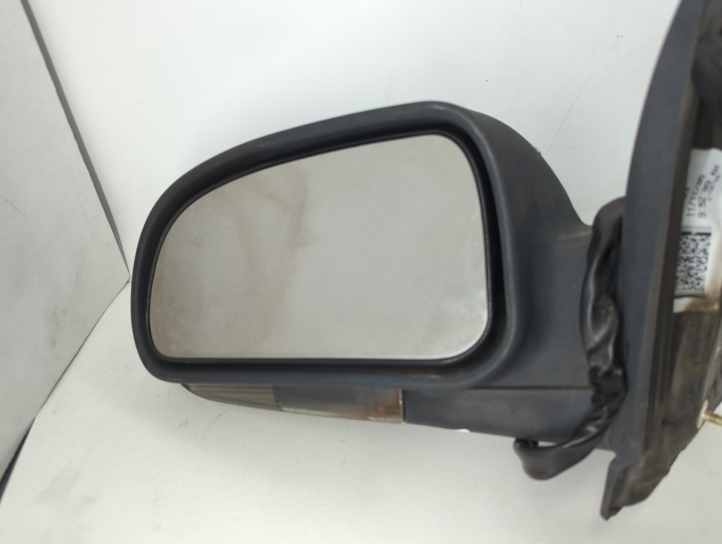 2005-2006 Gmc Envoy Driver Side View Mirror - Left Door Mirror OEM Used - Oemusedautoparts1.com