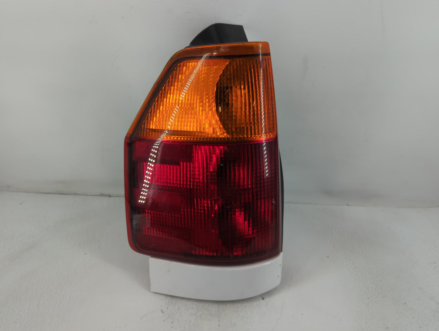 2002-2009 Gmc Envoy Rear Center Lid Brake Light Tail Light Fits Fits 2002 2003 2004 2005 2006 2007 2008 2009 OEM Used Auto P