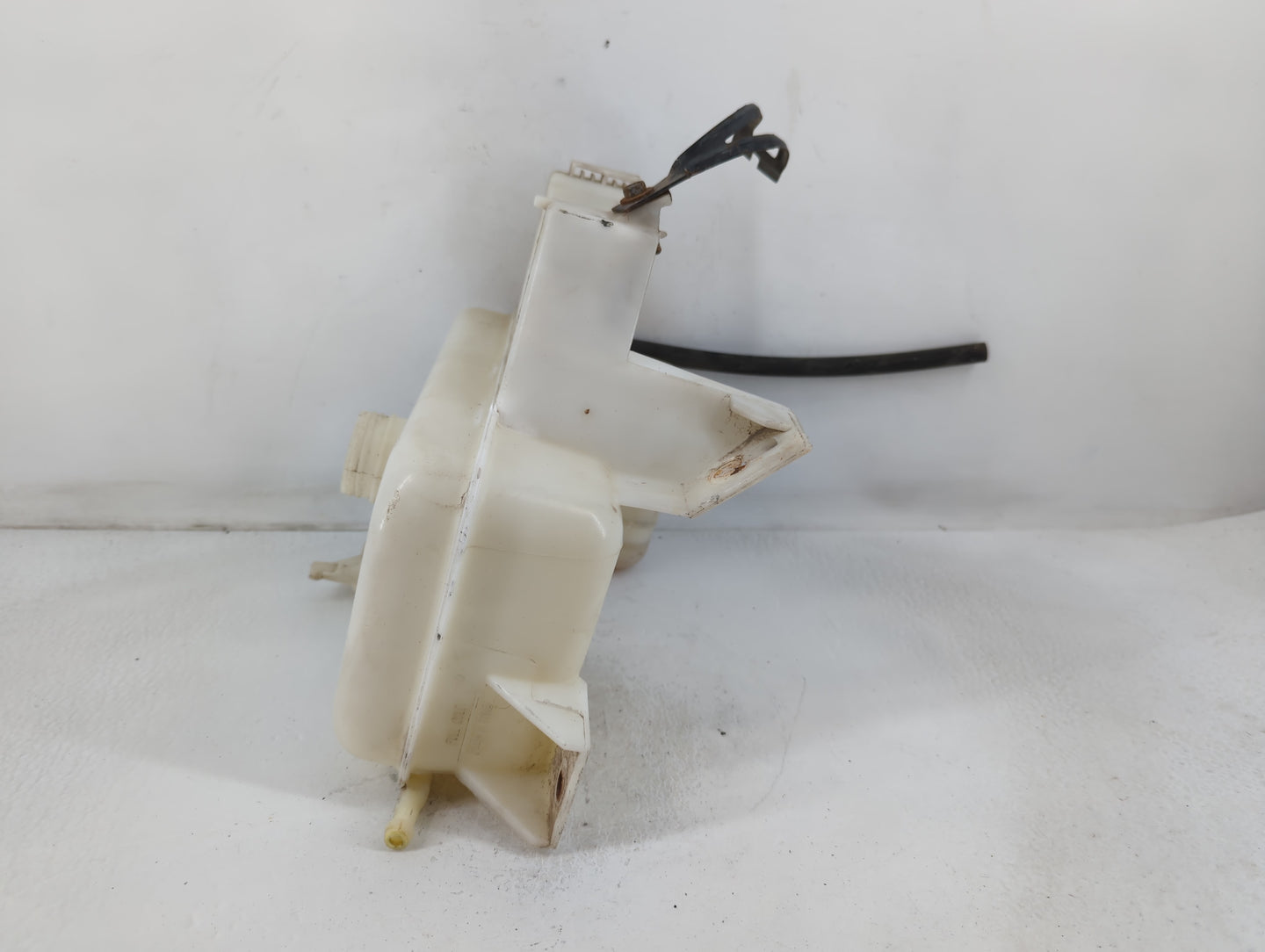 2002-2009 Gmc Envoy Radiator Coolant Overflow Expansion Tank Bottle - Oemusedautoparts1.com