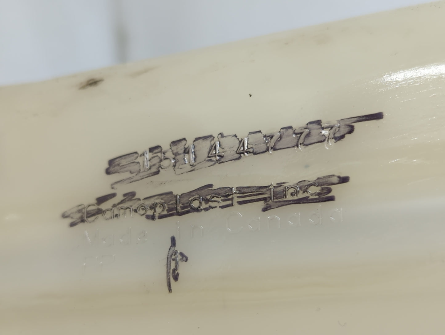 2002-2009 Gmc Envoy Radiator Coolant Overflow Expansion Tank Bottle - Oemusedautoparts1.com