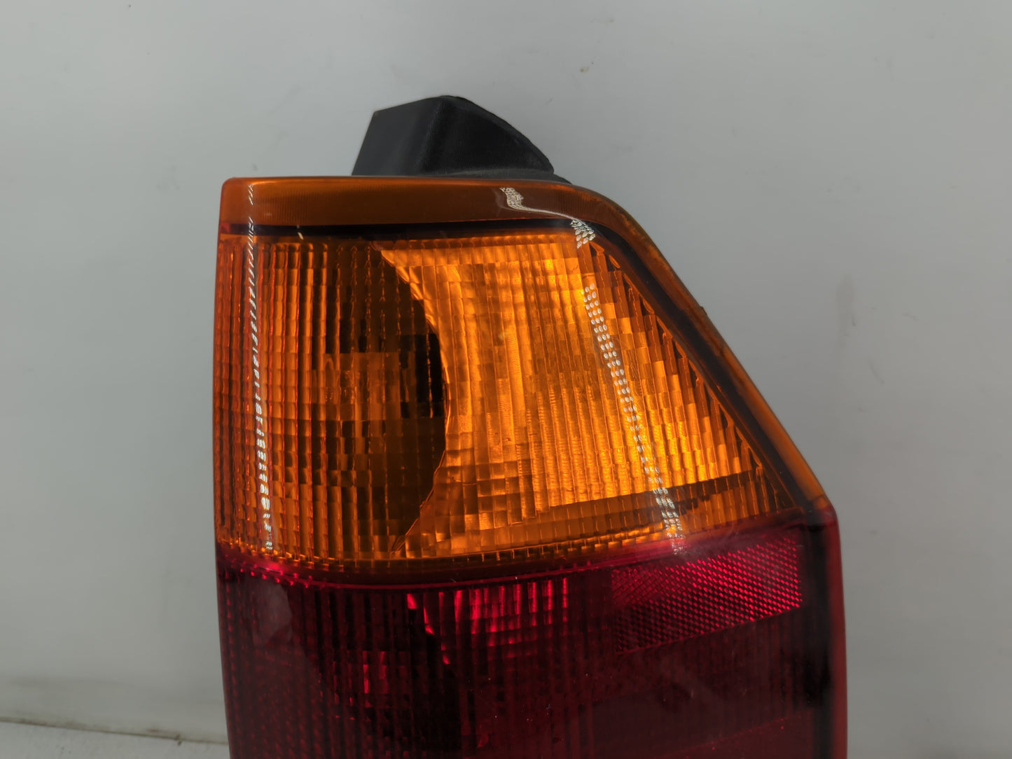 2002-2009 Gmc Envoy Rear Center Lid Brake Light Tail Light Fits Fits 2002 2003 2004 2005 2006 2007 2008 2009 OEM Used Auto P