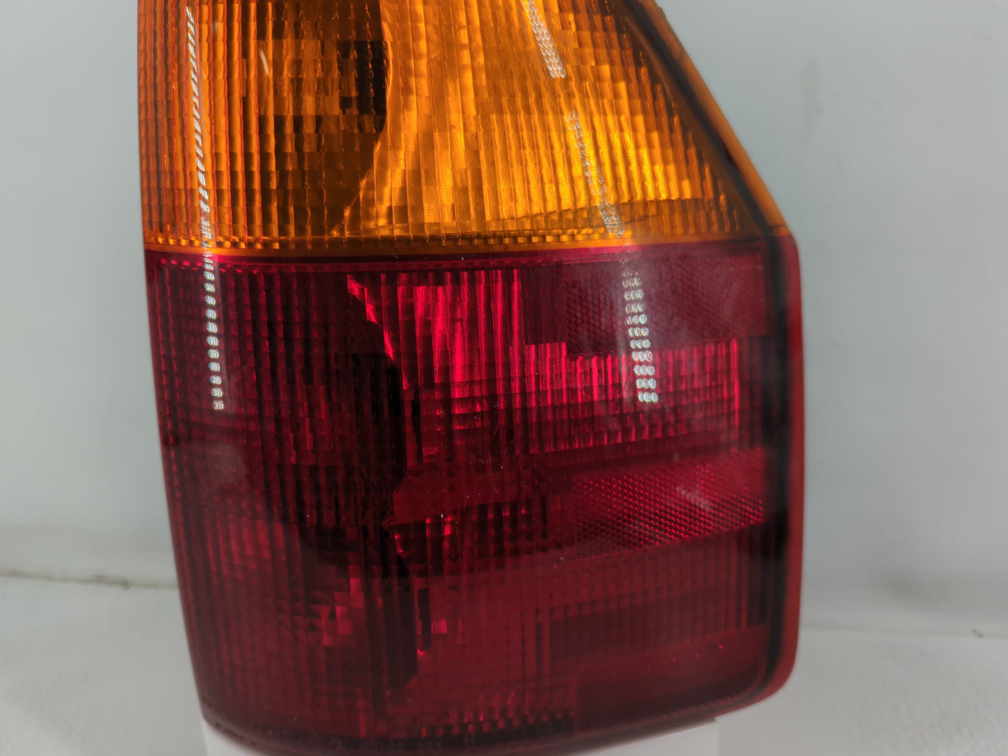 2002-2009 Gmc Envoy Rear Center Lid Brake Light Tail Light Fits Fits 2002 2003 2004 2005 2006 2007 2008 2009 OEM Used Auto P