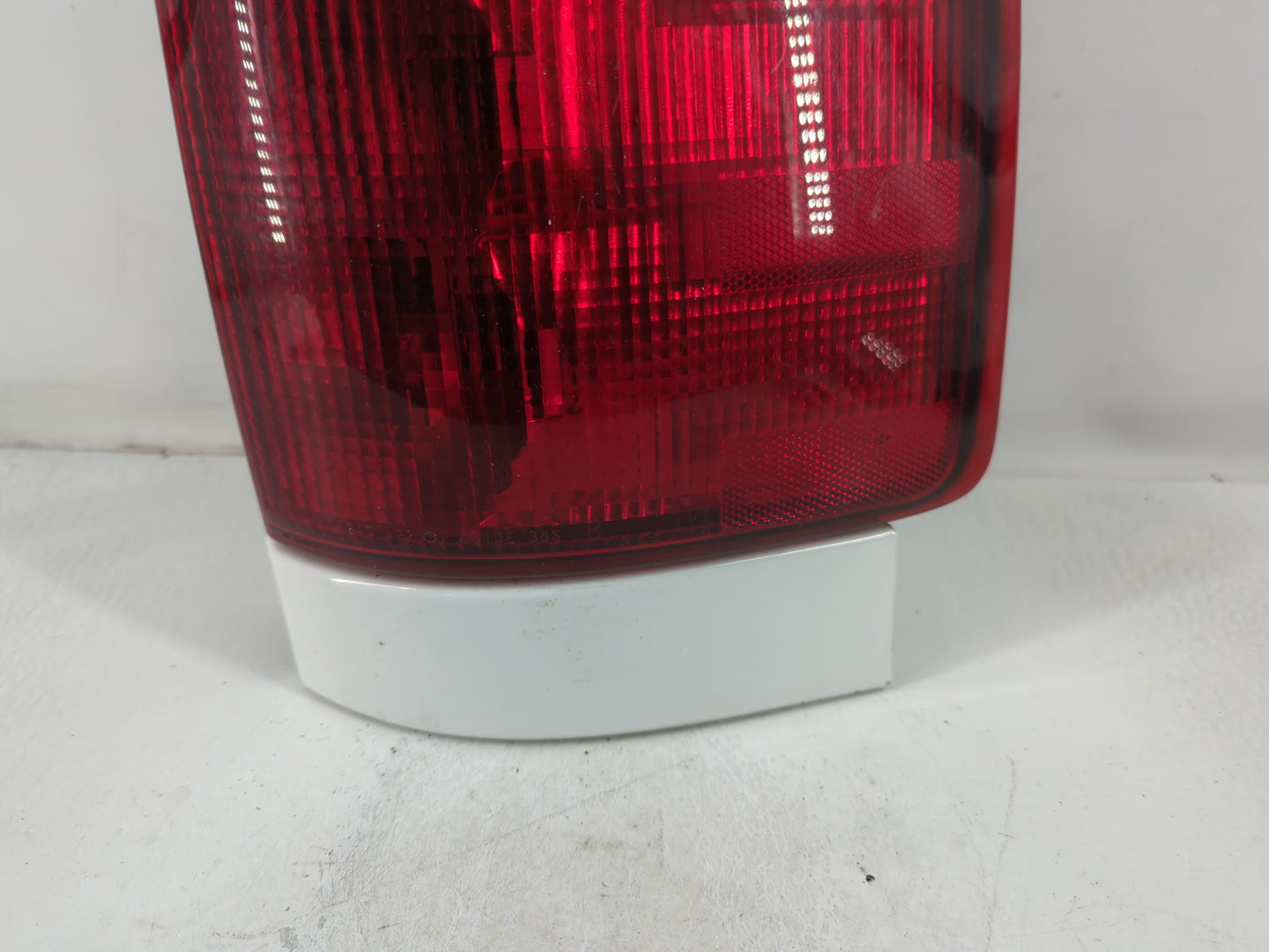 2002-2009 Gmc Envoy Rear Center Lid Brake Light Tail Light Fits Fits 2002 2003 2004 2005 2006 2007 2008 2009 OEM Used Auto P