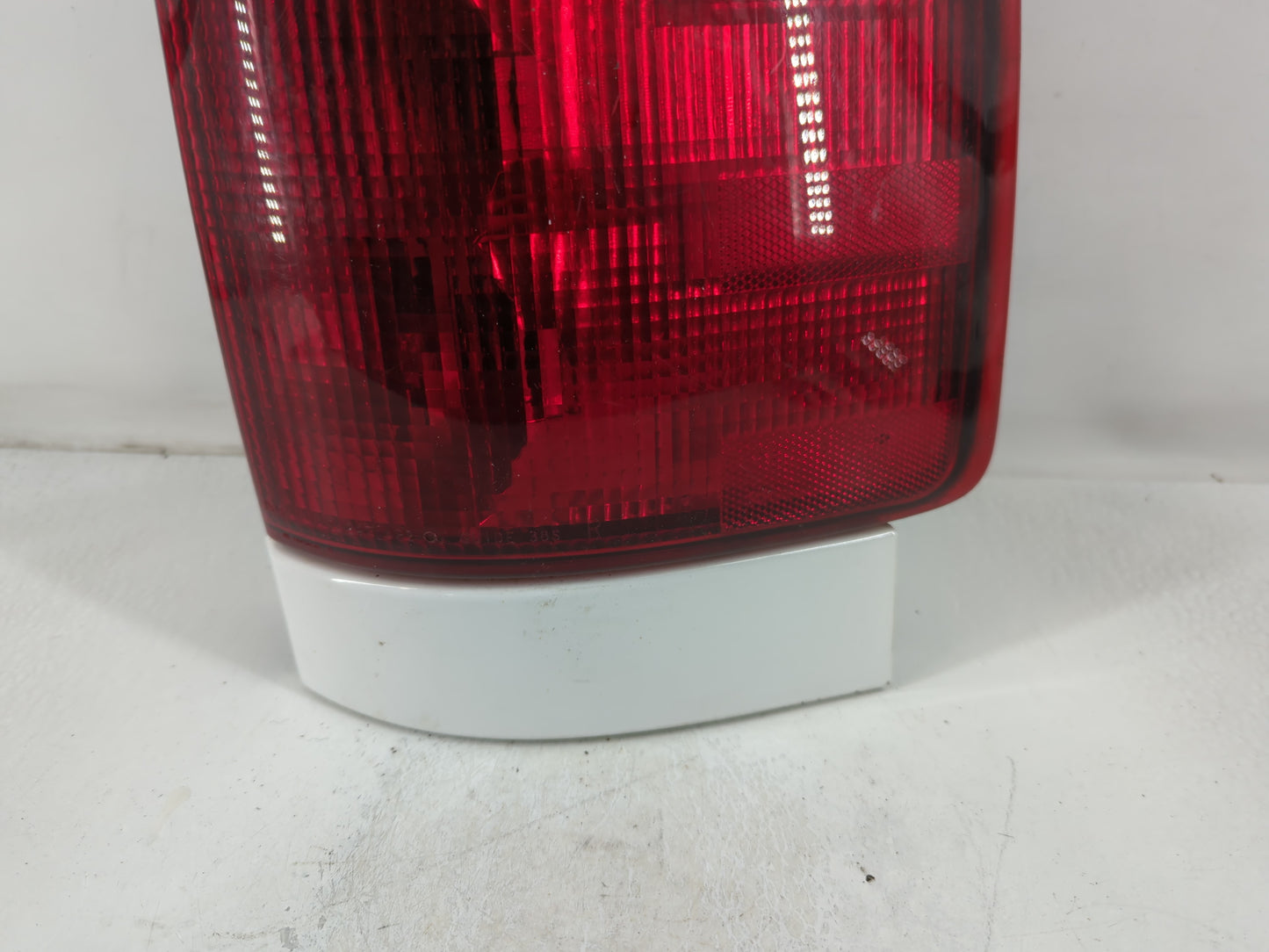2002-2009 Gmc Envoy Rear Center Lid Brake Light Tail Light Fits Fits 2002 2003 2004 2005 2006 2007 2008 2009 OEM Used Auto P