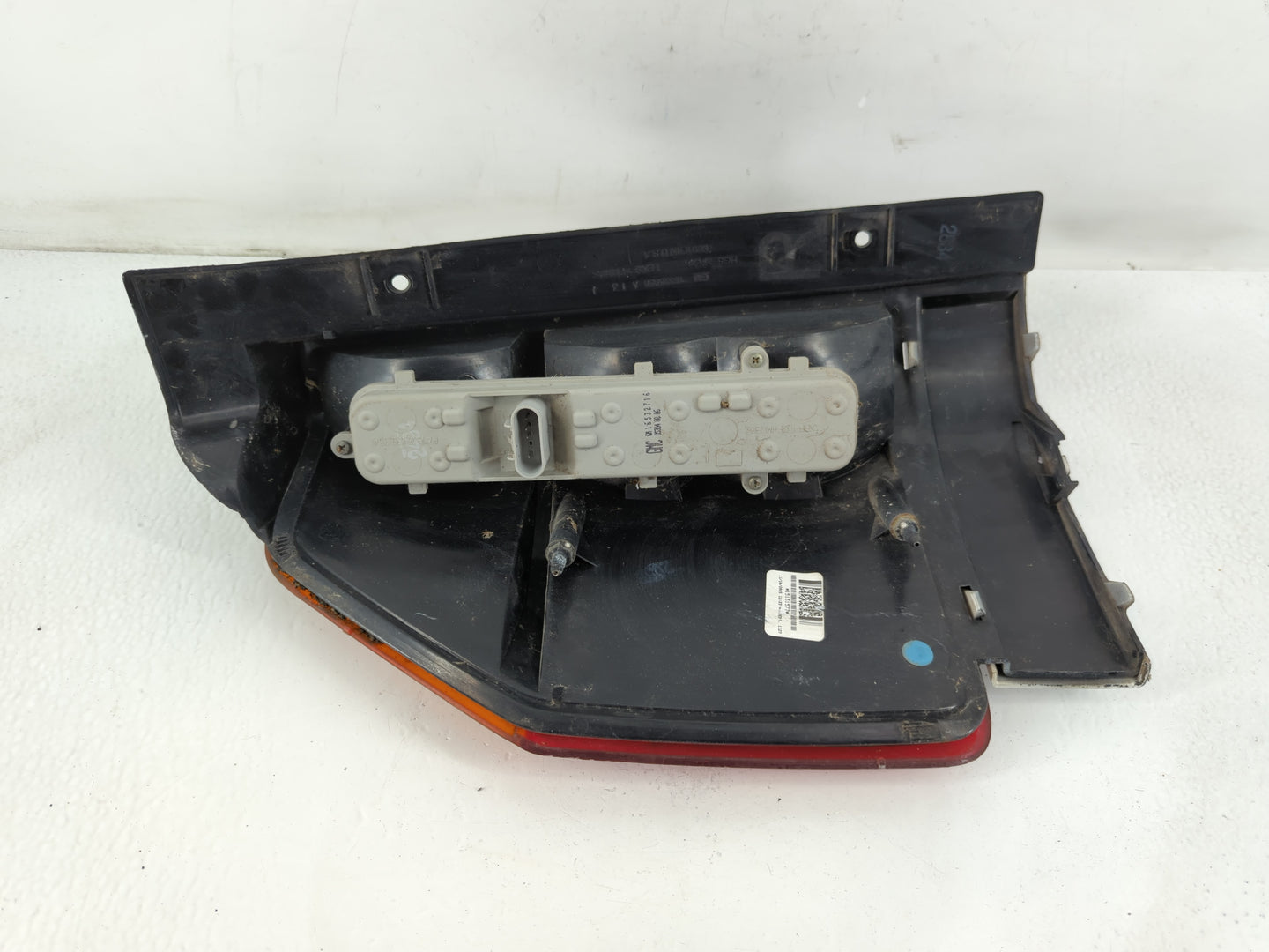 2002-2009 Gmc Envoy Rear Center Lid Brake Light Tail Light Fits Fits 2002 2003 2004 2005 2006 2007 2008 2009 OEM Used Auto P