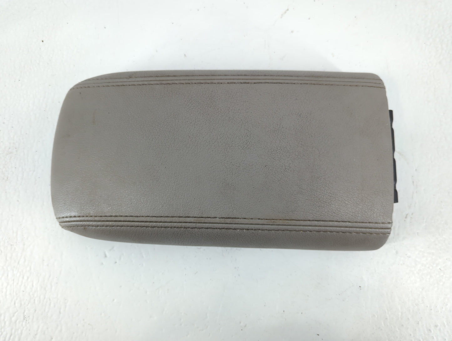 2006-2009 Gmc Envoy Center Console Armrest Cover Lid P/N:11021 Fits Fits 2006 2007 2008 2009 OEM Used Auto Parts - Oemusedau