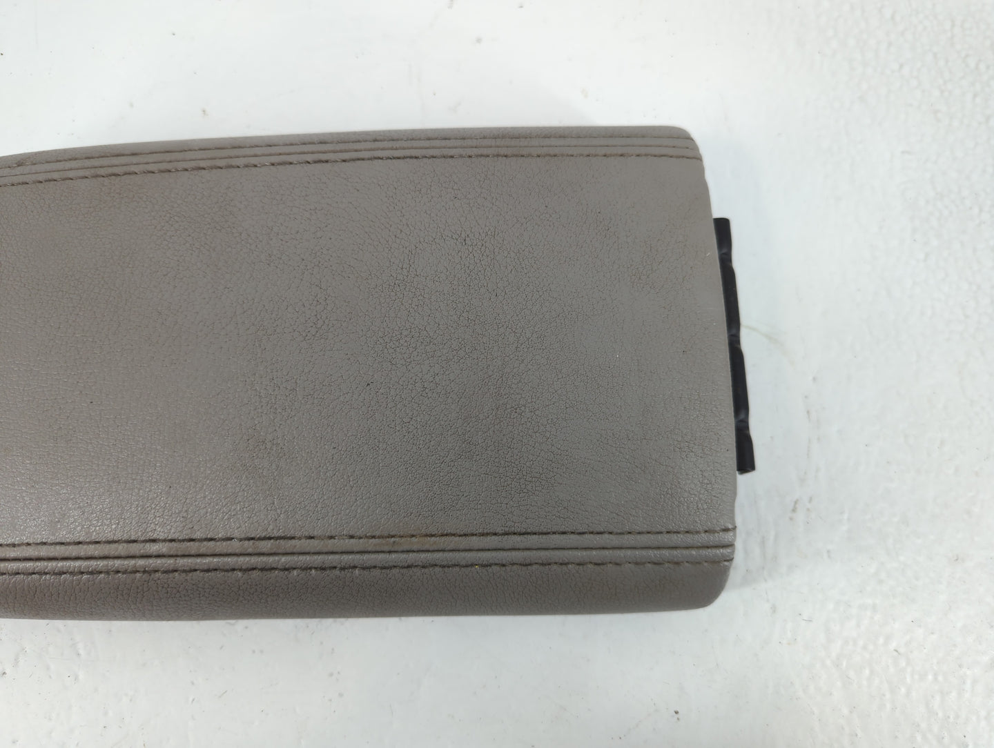 2006-2009 Gmc Envoy Center Console Armrest Cover Lid P/N:11021 Fits Fits 2006 2007 2008 2009 OEM Used Auto Parts - Oemusedau