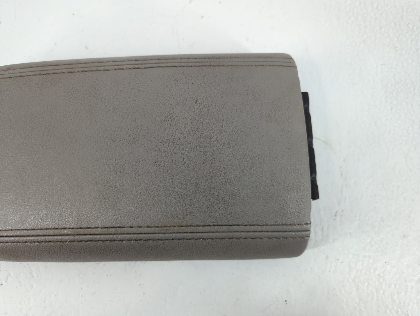 2006-2009 Gmc Envoy Center Console Armrest Cover Lid P/N:11021 Fits Fits 2006 2007 2008 2009 OEM Used Auto Parts - Oemusedau