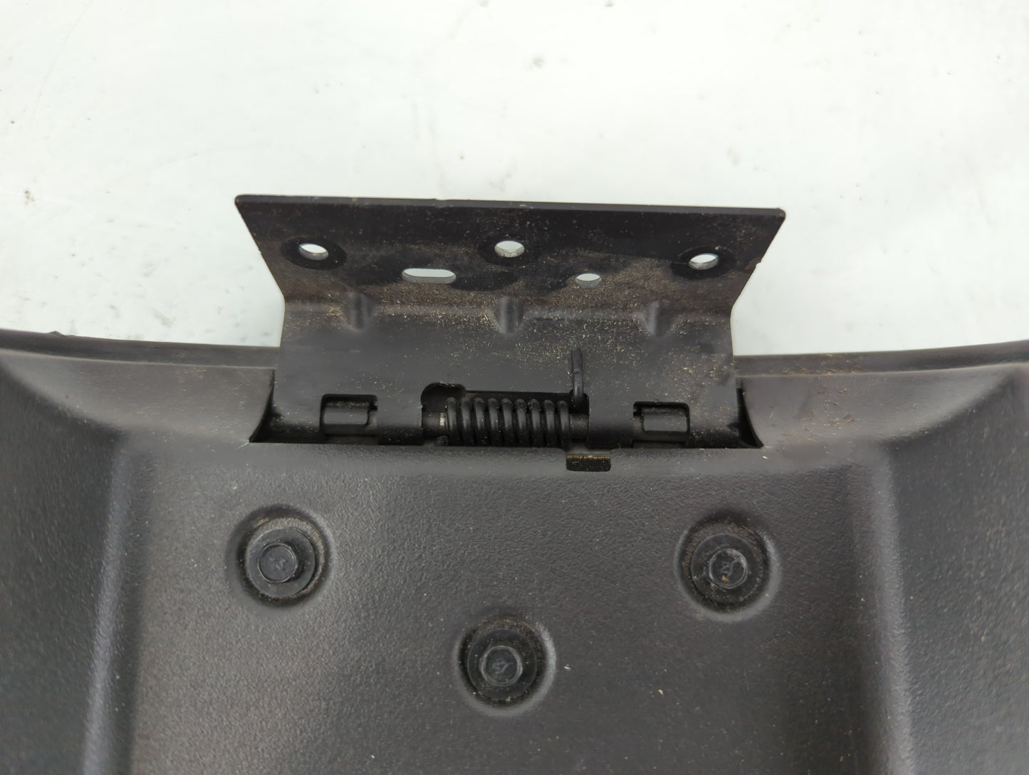 2006-2009 Gmc Envoy Center Console Armrest Cover Lid P/N:11021 Fits Fits 2006 2007 2008 2009 OEM Used Auto Parts - Oemusedau