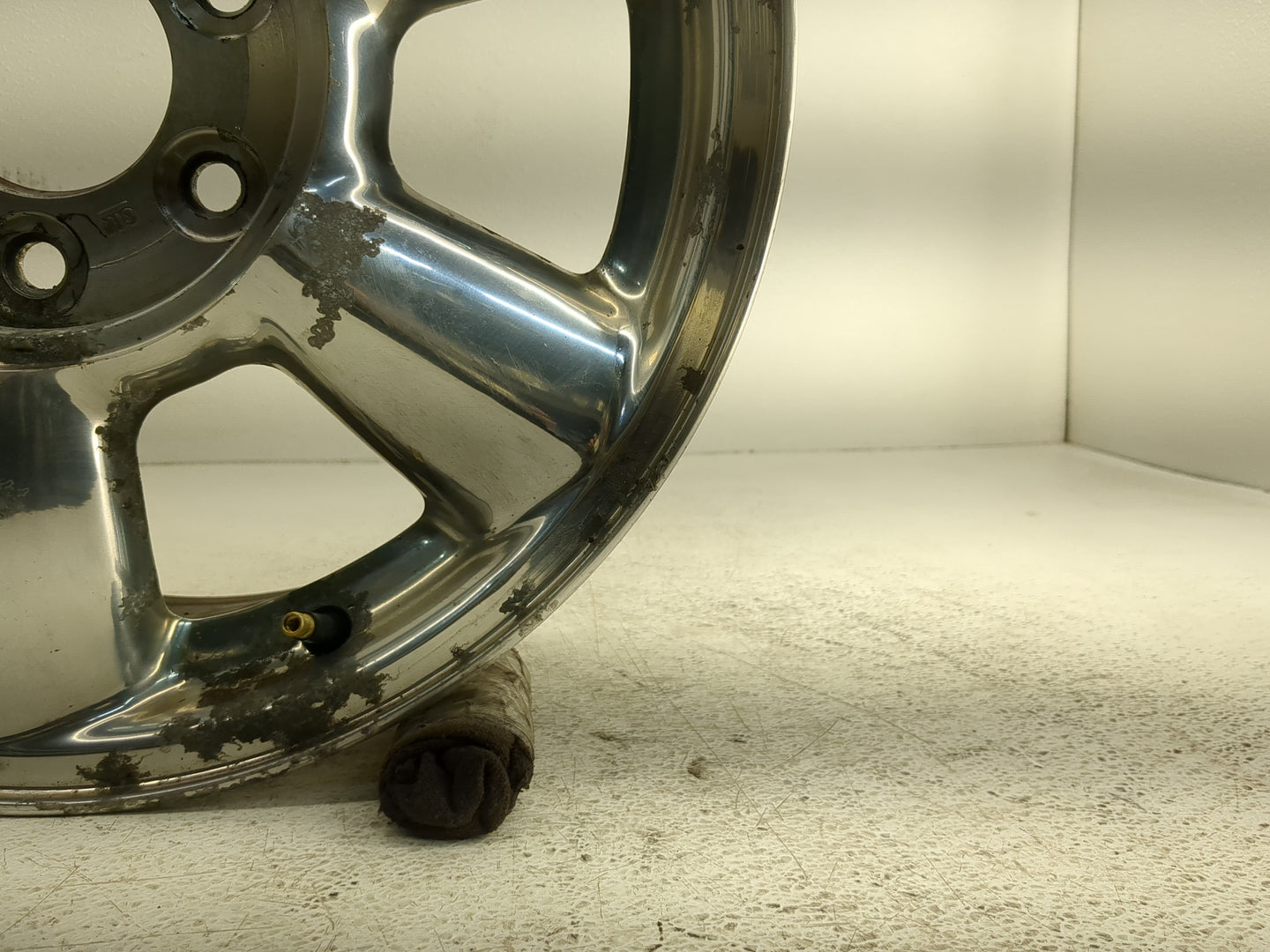 2004-2006 Gmc Envoy Xl Oem Wheel Rim - Oemusedautoparts1.com