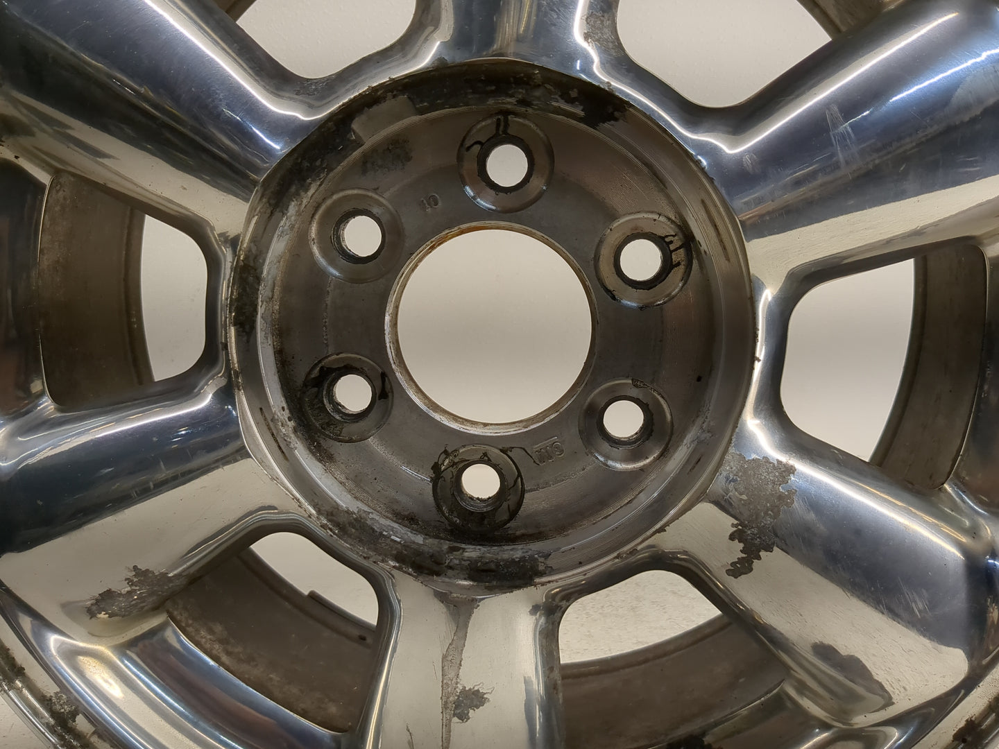 2004-2006 Gmc Envoy Xl Oem Wheel Rim 1236275 - Oemusedautoparts1.com
