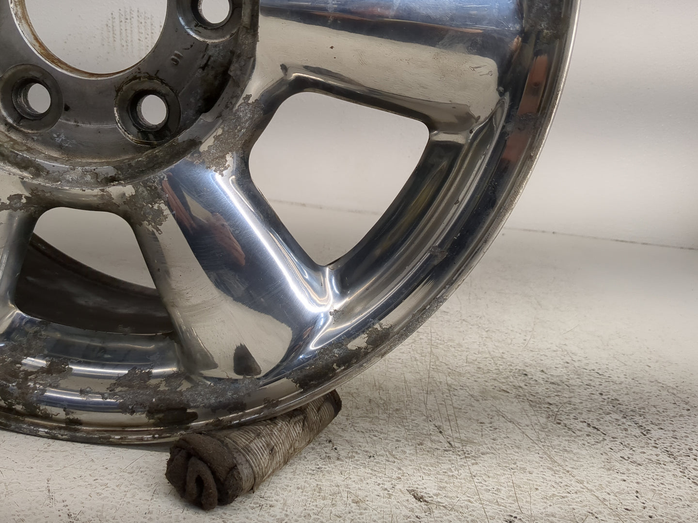 2004-2006 Gmc Envoy Xl Oem Wheel Rim 1236276 - Oemusedautoparts1.com