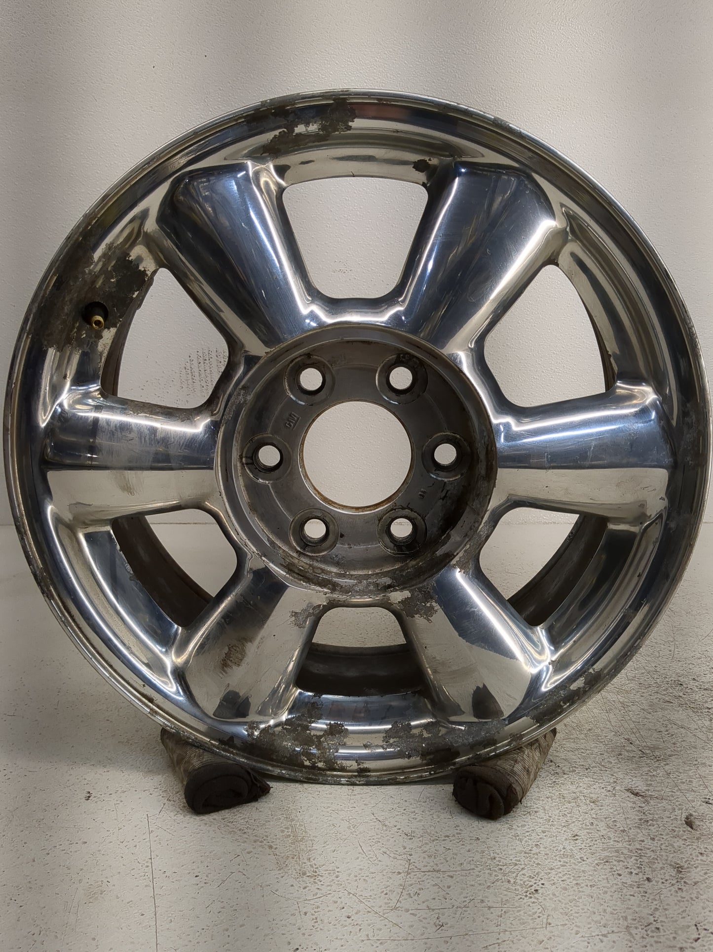 2004-2006 Gmc Envoy Xl Oem Wheel Rim 1236276 - Oemusedautoparts1.com