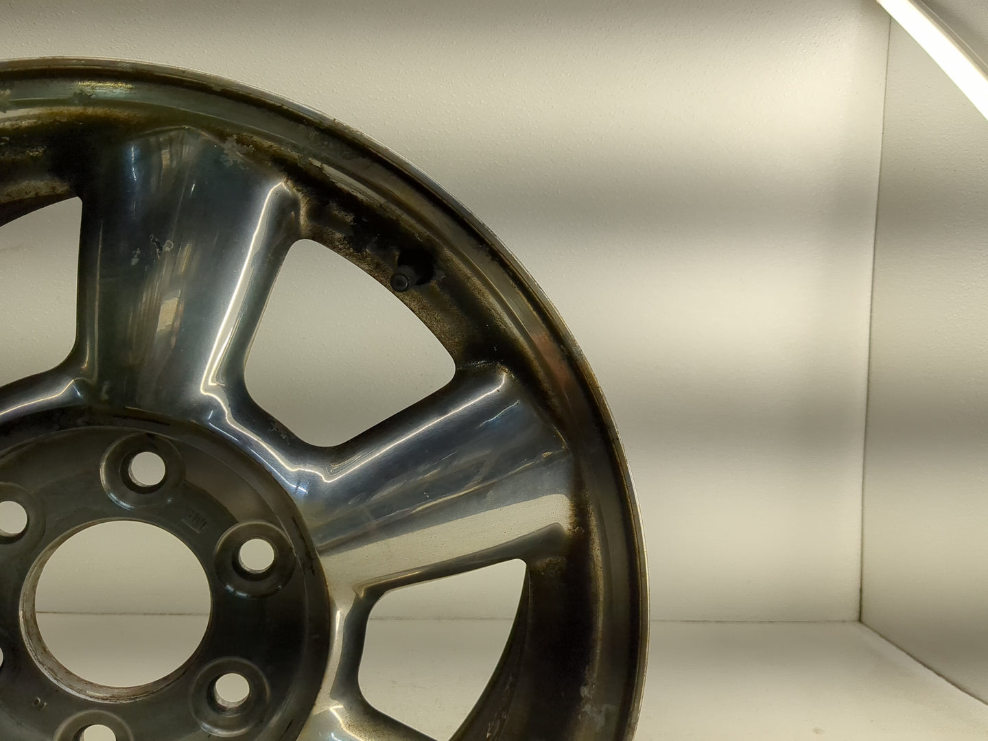 2004-2006 Gmc Envoy Xl Oem Wheel Rim 1236277 - Oemusedautoparts1.com
