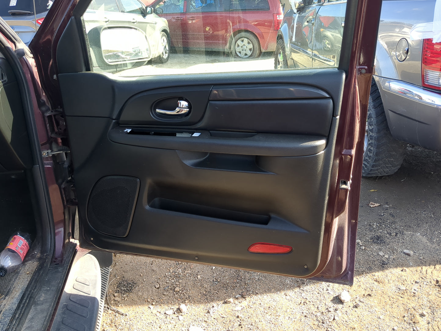 2006 Gmc Envoy Xl Front Right Passenger Interior Door Panel Trim - Oemusedautoparts1.com