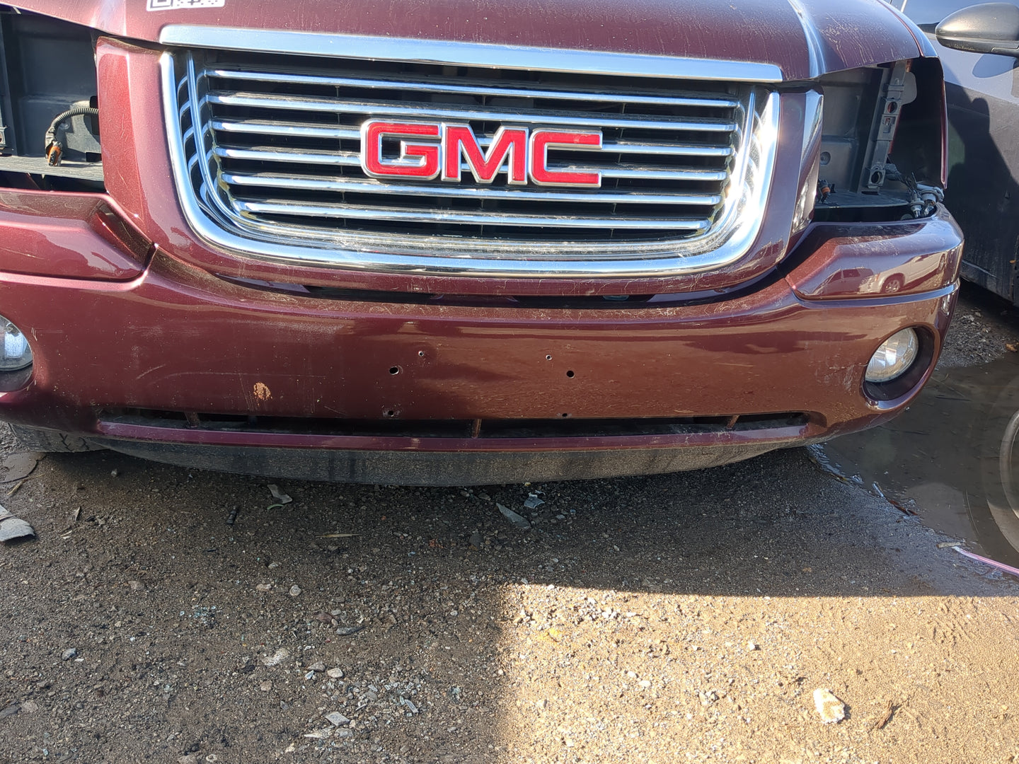 2002-2006 Gmc Envoy Xl Front Bumper - Oem 1236556 - Oemusedautoparts1.com