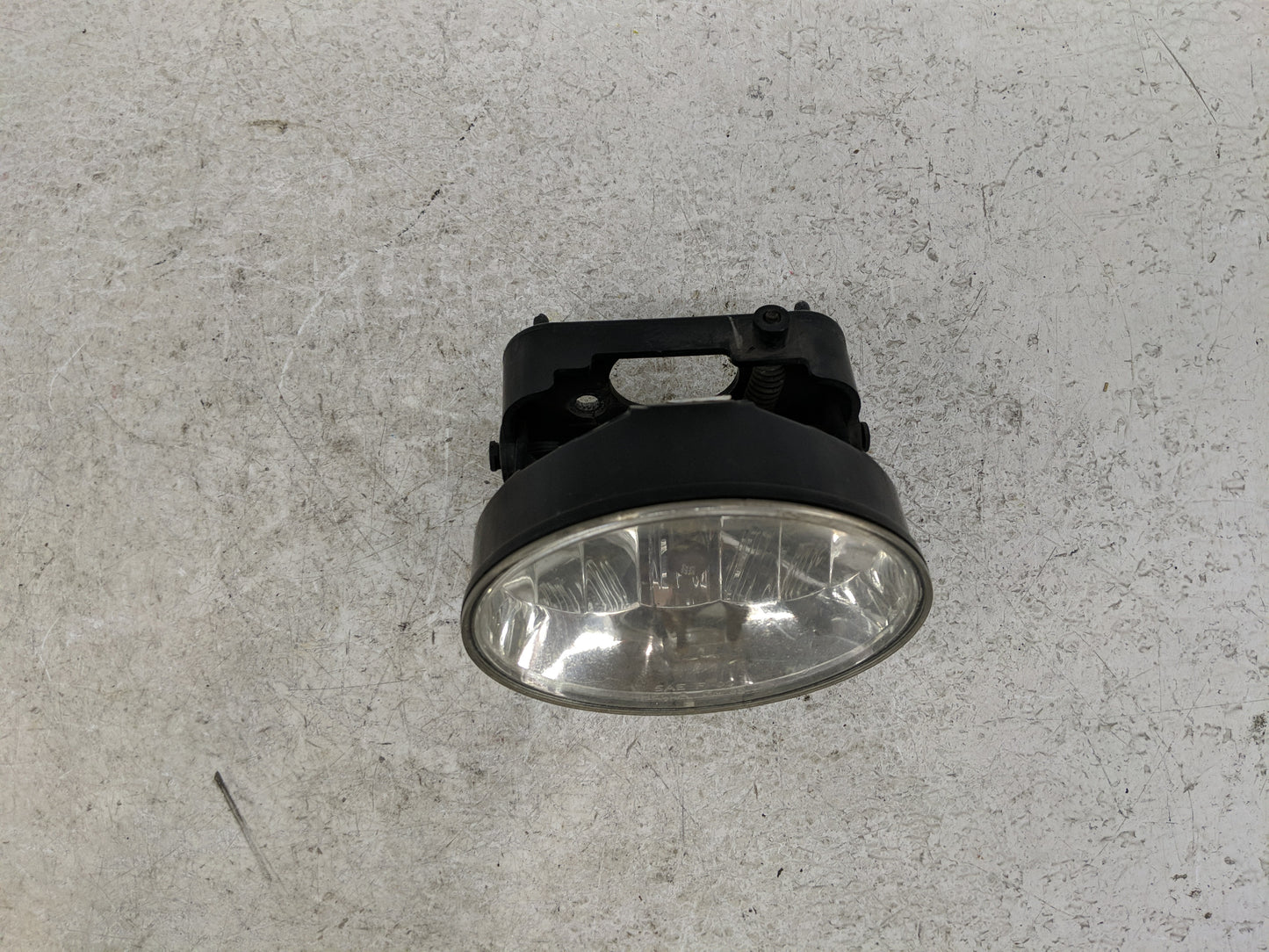 2002-2006 Gmc Envoy Xl Passenger Right Oem Fog Light Lamp - Oemusedautoparts1.com