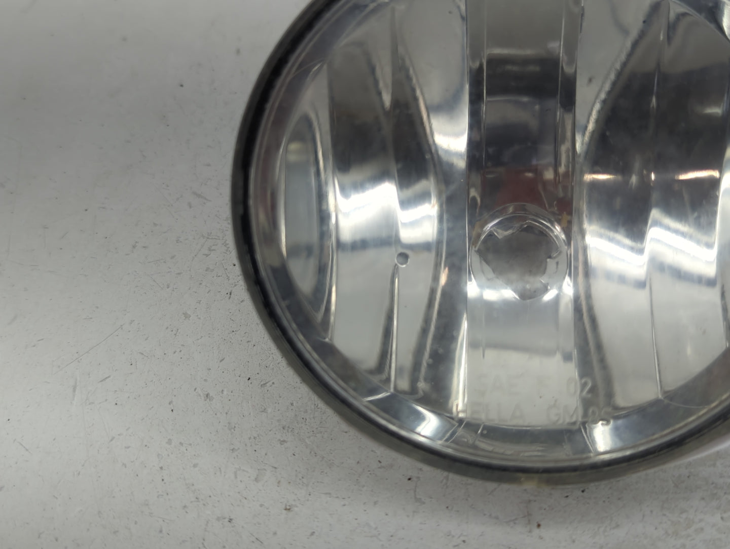 2002-2006 Gmc Envoy Xl Driver Left Oem Fog Light Lamp - Oemusedautoparts1.com