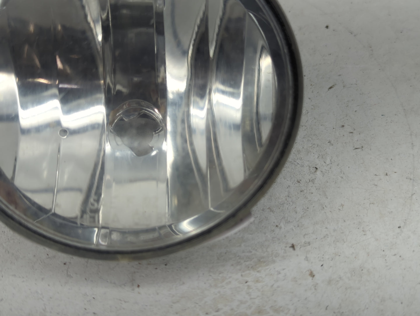 2002-2006 Gmc Envoy Xl Driver Left Oem Fog Light Lamp - Oemusedautoparts1.com