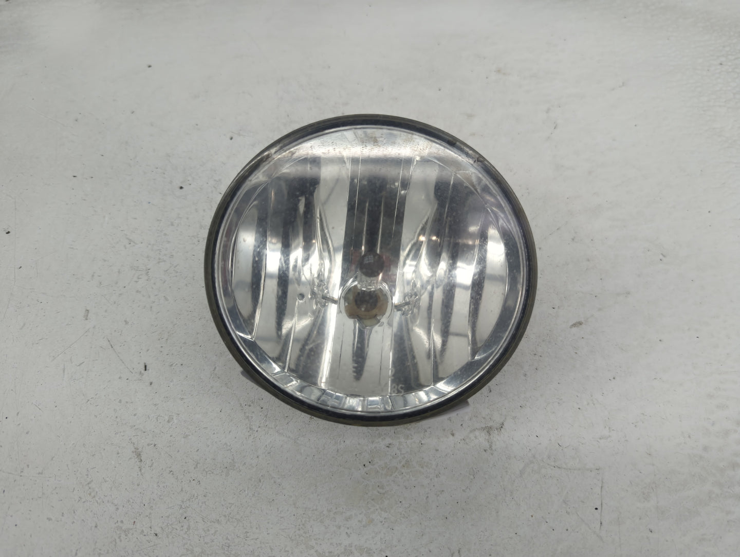 2002-2006 Gmc Envoy Xl Driver Left Oem Fog Light Lamp - Oemusedautoparts1.com