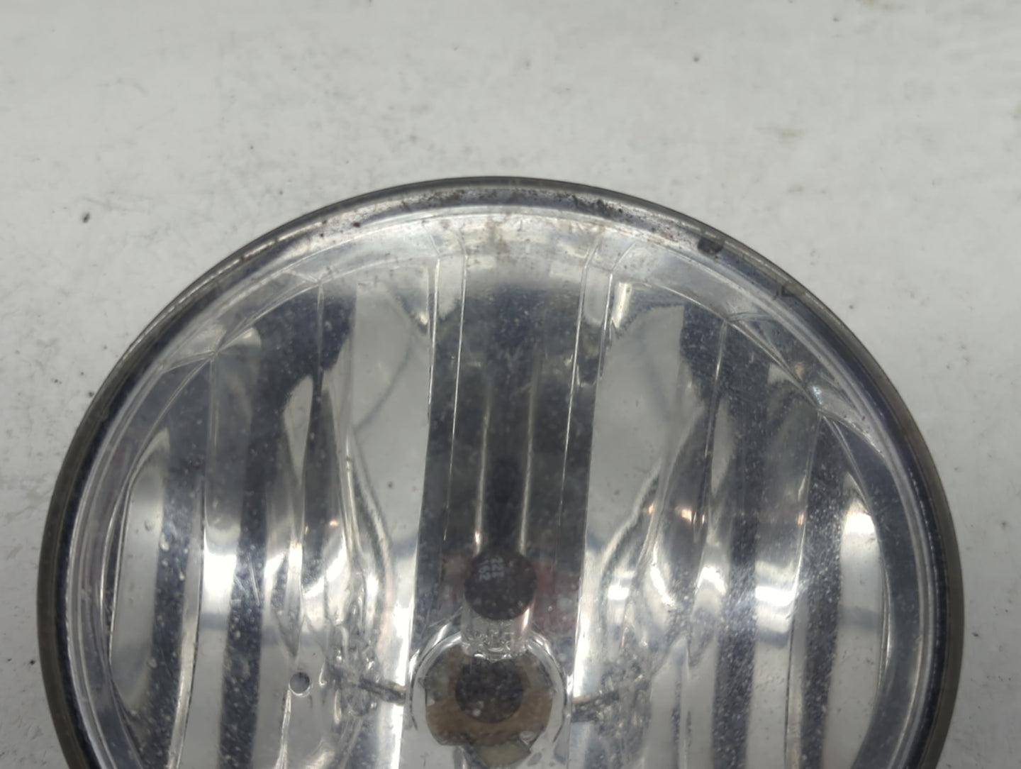 2002-2006 Gmc Envoy Xl Driver Left Oem Fog Light Lamp - Oemusedautoparts1.com