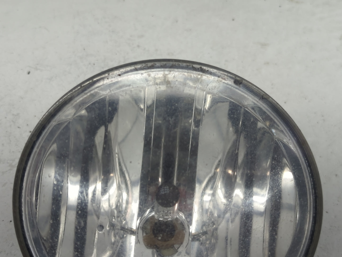 2002-2006 Gmc Envoy Xl Driver Left Oem Fog Light Lamp - Oemusedautoparts1.com