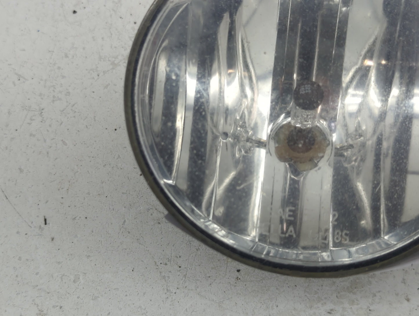 2002-2006 Gmc Envoy Xl Driver Left Oem Fog Light Lamp - Oemusedautoparts1.com